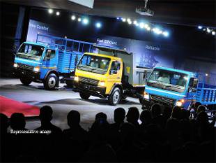 daimler-unveils-self-driving-truck-likely-on-roads-in-10-years